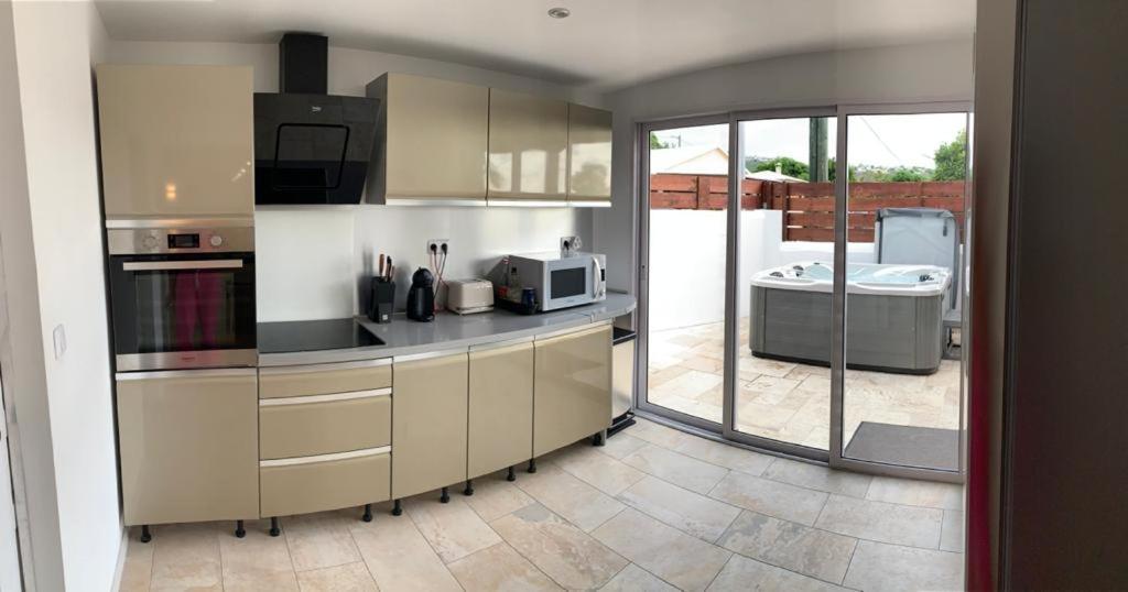 Appartement Saint Gilles Les Bains Esterno foto
